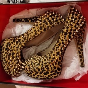 Size 7M Vince Camuto